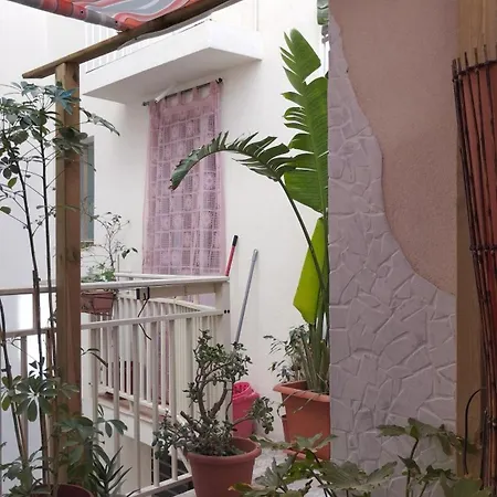 Very Smail House *
