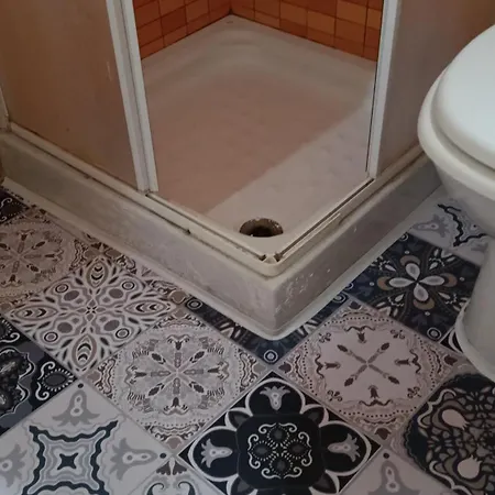 Very Small House *