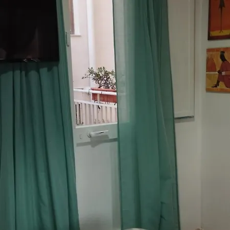 Very Small House *