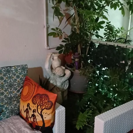 Very Small House * Аугуста