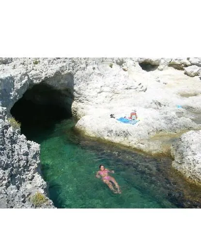 Very Small House * אוגוסטה