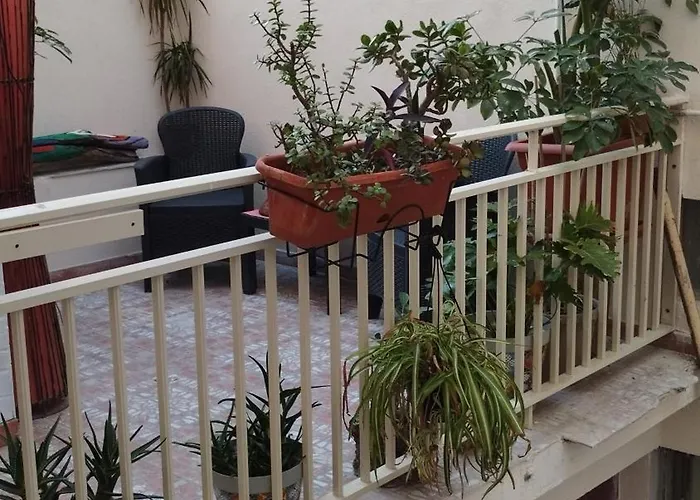 Very Small House * אוגוסטה