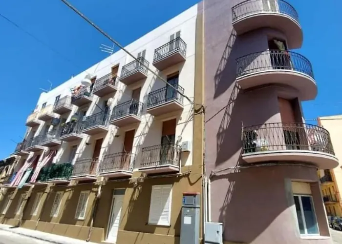 Very Small House * אוגוסטה