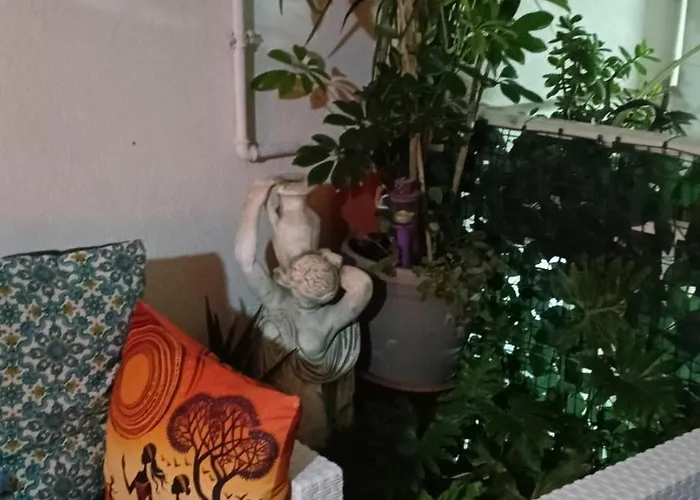 Very Small House * אוגוסטה